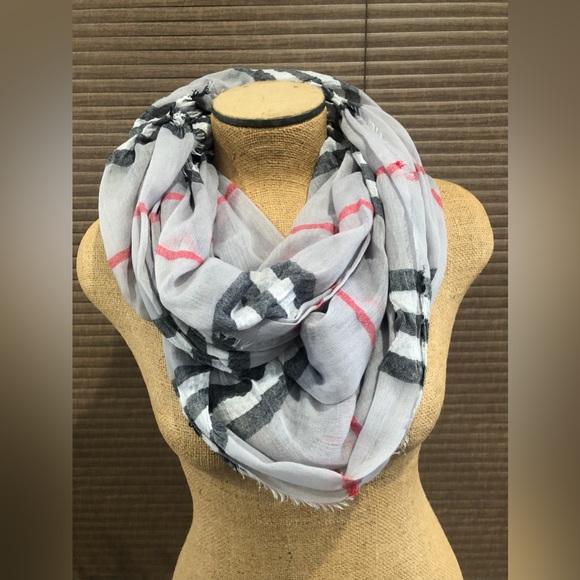 ✨Host Pick ✨ Gray Plaid Infinity Loop Scarf - Picture 1 of 5